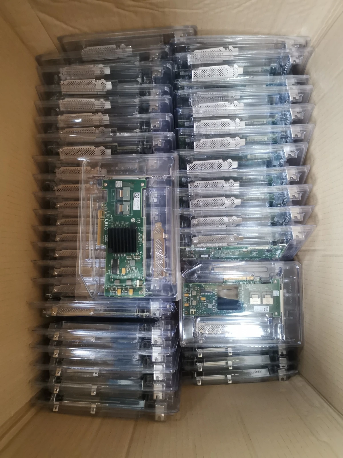 Placa controladora LSI SAS 9210-8i 8 portas 6 Gb/s PCIe HBA RAID SATA = 9211-8I 9220-8I