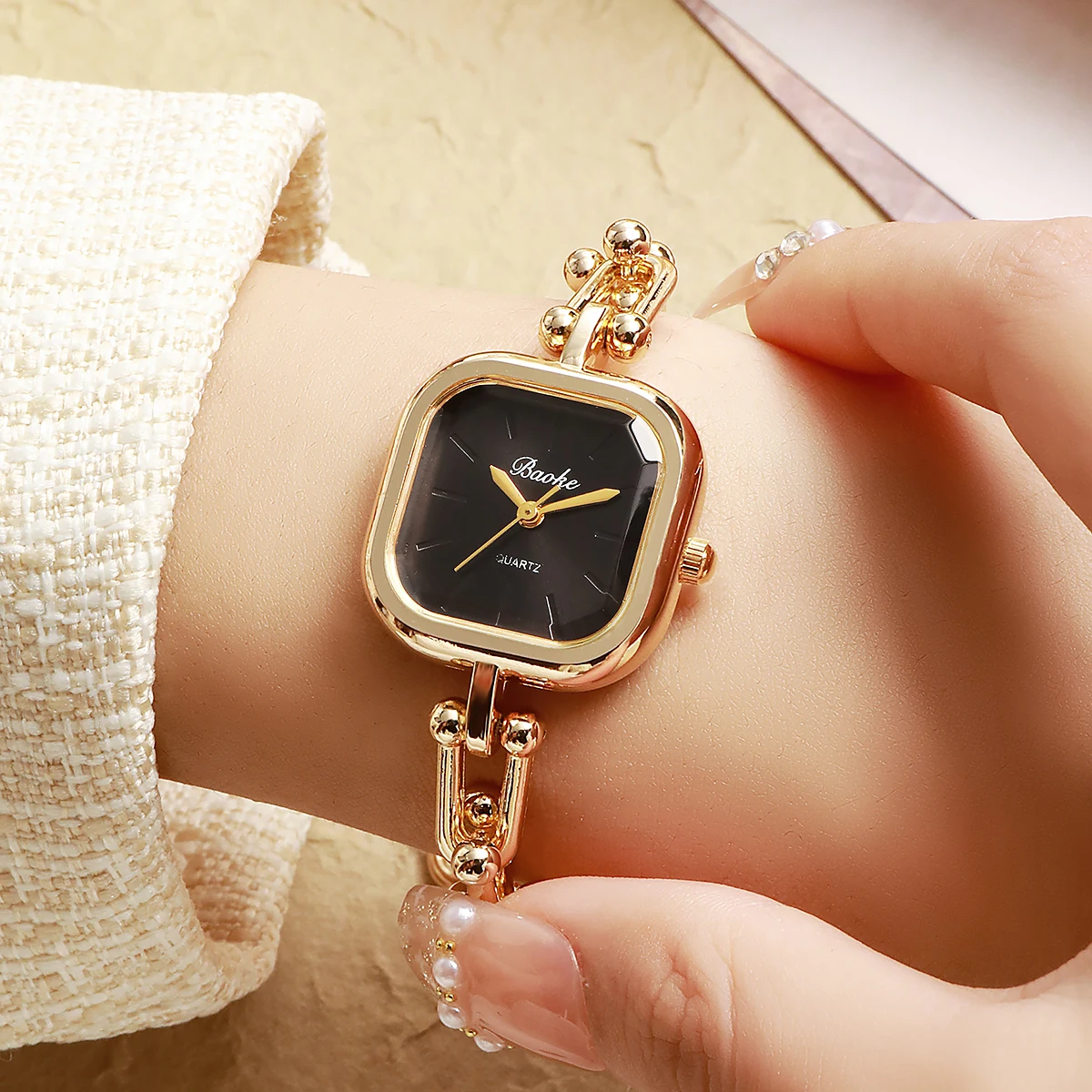 

Новая модель 2026 года: маленькие женские часы-брошь, элитные, модные квадратные часы-браслет, легкая роскошь, нишевые женские часы