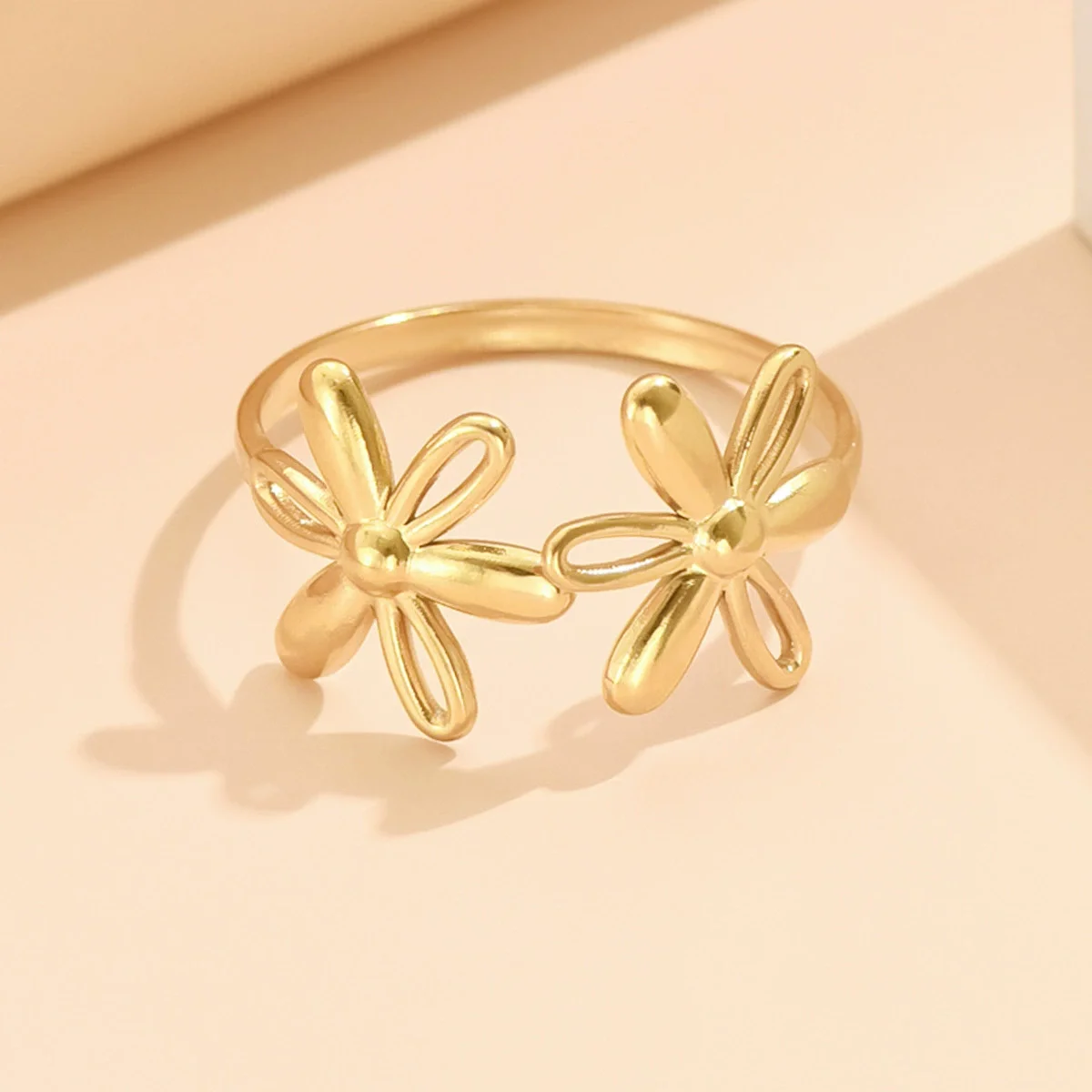 Fairy hollow small daisy opening stainless steel ring, female sweet flower index finger ring, stainless steel jewelry