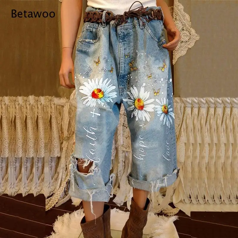 Pantalones Capri de Mezclilla Cortados para Mujer, con Estampado de Margaritas y Mariposas, Gráficos de Letras, Desgarrados, con Dobladillo Deshilachado y Acabado Deslavado, Corte Holgado