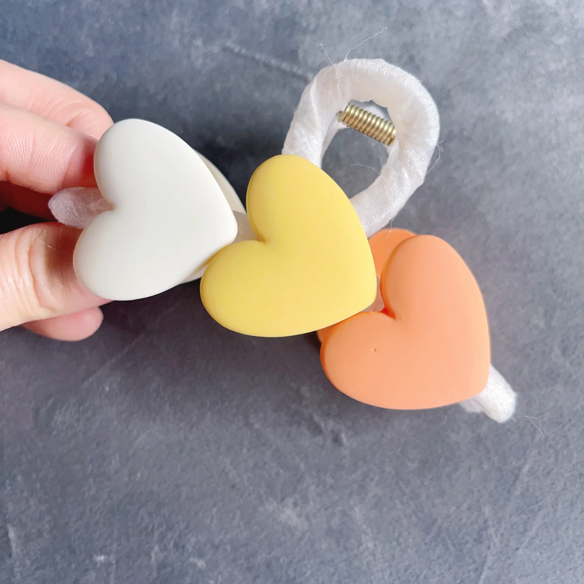 Awaytr Nieuwe Korea Hartvorm Acryl Haar Klauwen Krab Grote Parel Klauw Clips Voor Vrouw Meisjes Bad Barrette Dame Mode Hoofdtooi