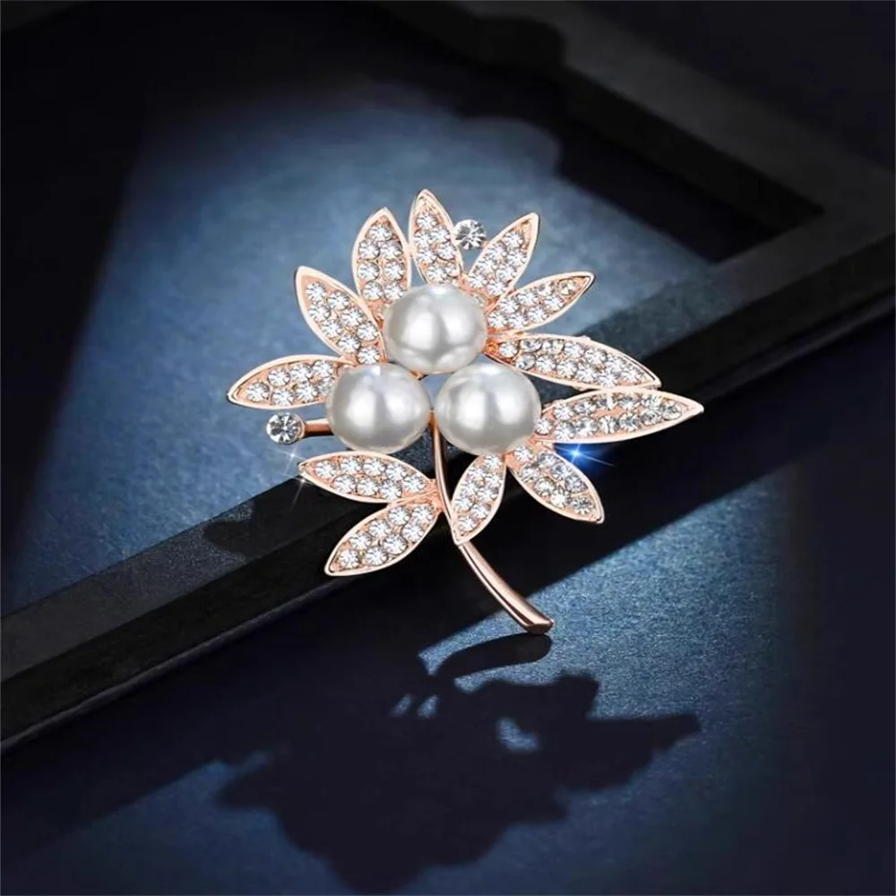 Fashion Pearl Leaf Rhinestone Brooches For Women Plants Leaf Metal Fixed Clothing Pins Daily Jewelry Accessories