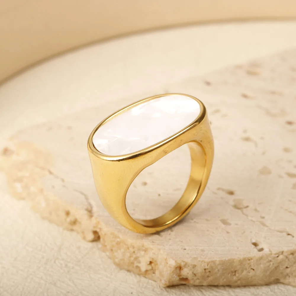 Vintage Exaggerated Large Oval White Shell Ring Gold-plated Stainless Steel Ring Women Classic Banquet Wear Finger Jewelry Gift