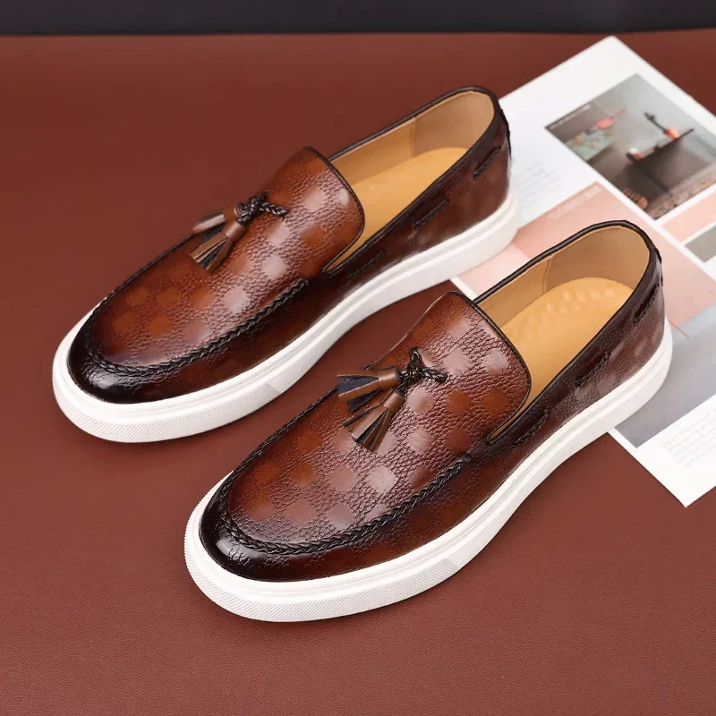 British Style New Shoes for Men Leather Casual Shoes Tassels Flat Skateboard Shoes Checked Print Slip-on Loafers 38-46