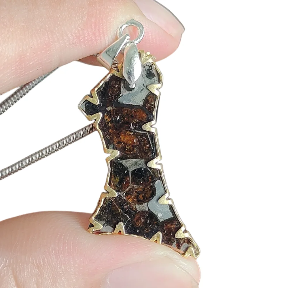 

Кулон Kenya Olive Meteorite Sericho Оливковое ожерелье с метеоритом Ювелирные изделия из натурального метеорита - CB113