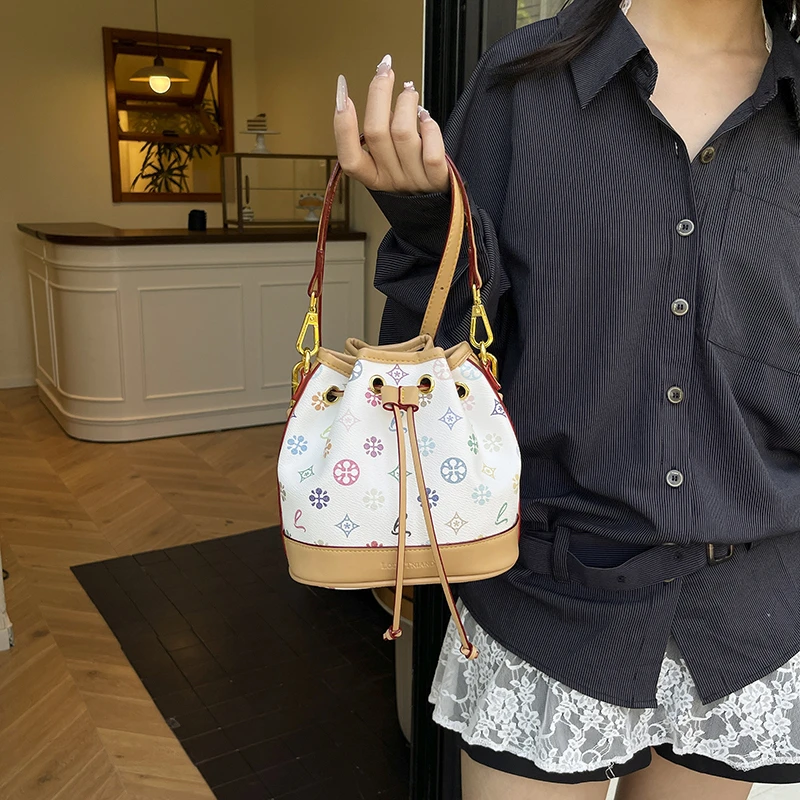 

Stylish Design Women's Tote Bag Leather Material Luxury Brand Famous For Chic Ladies Carry Everyday