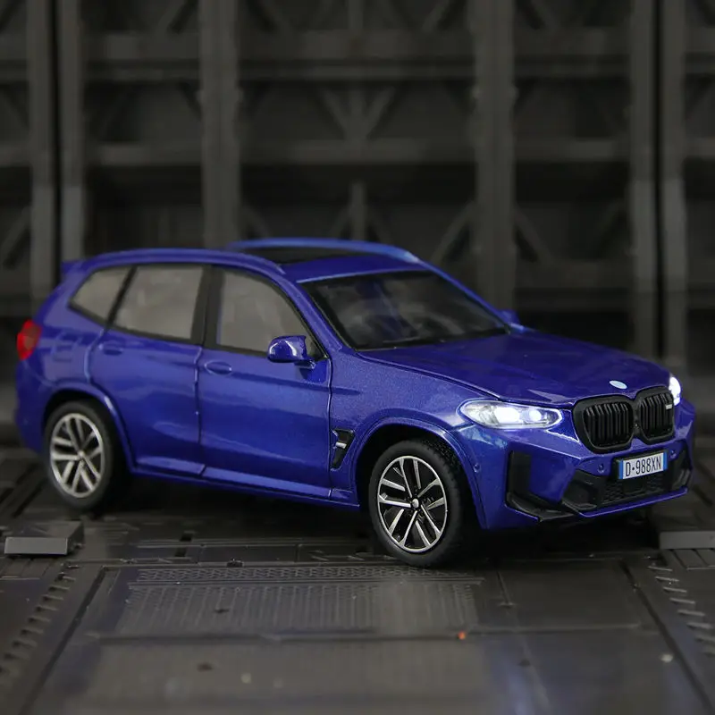 1:32 ornamento de modelo de carro em liga BMW X3M, portas e capô do motor, porta-malas pode ser aberto, tem funções simuladas de som e iluminação