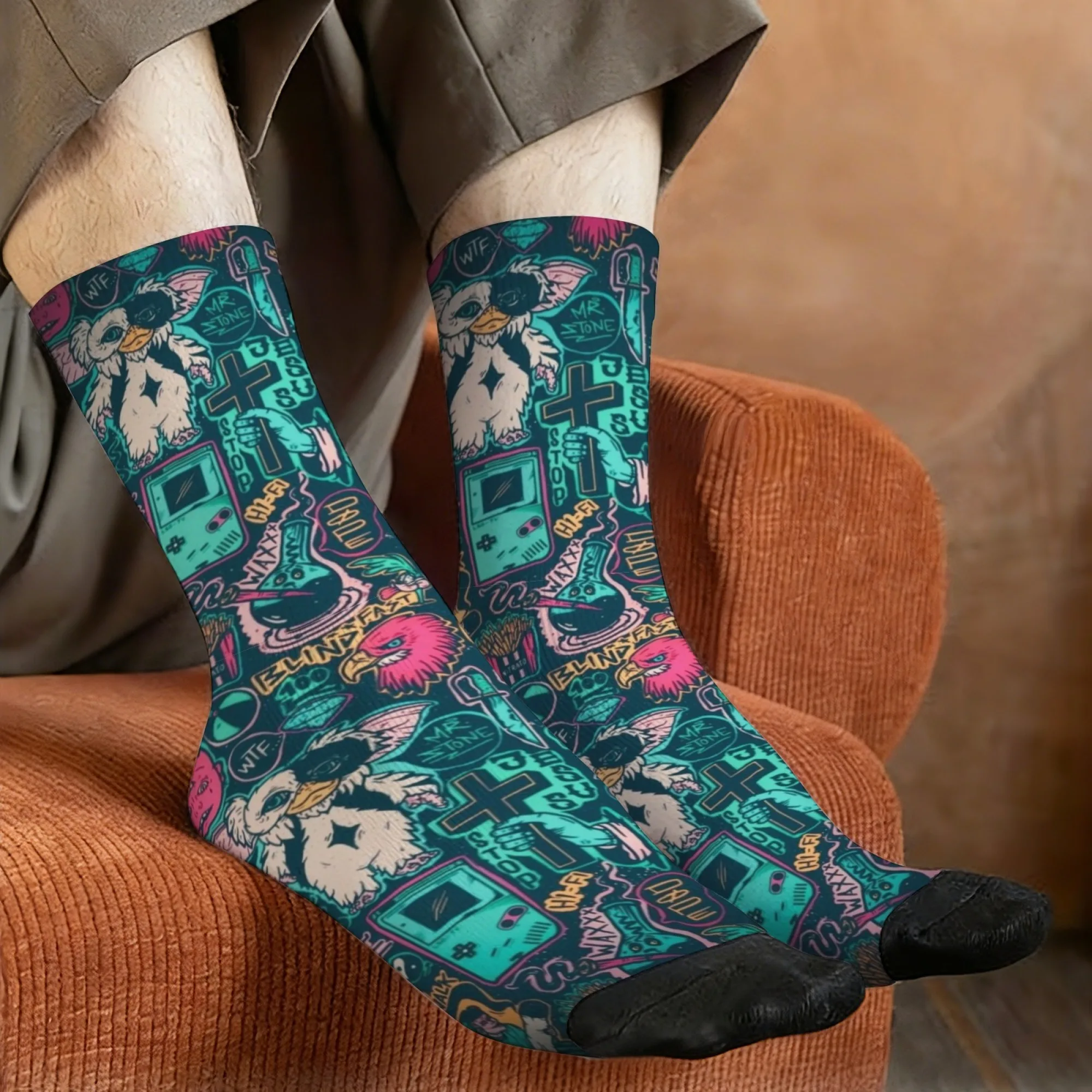 American-style dark graffiti retro video game print men's socks, comfortable, breathable, non-slip, casual socks, party gift.