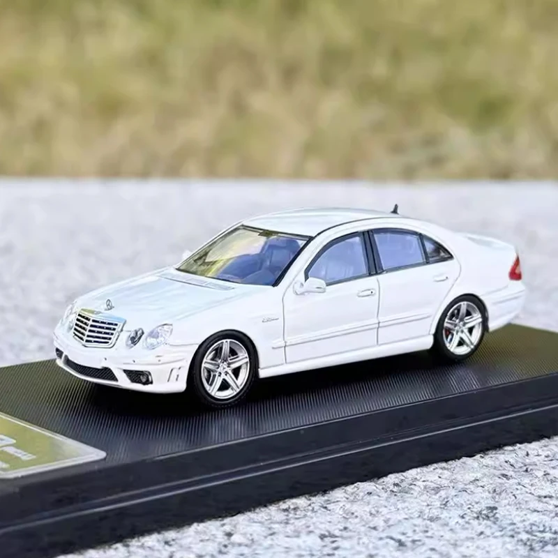Model odlewany ciśnieniowo, skala 1:64, E63 W211, model ze stopu, symulacja, klasyczna dekoracja, hobby, pamiątki, prezenty, kolekcja, ekspozycja statyczna — 2