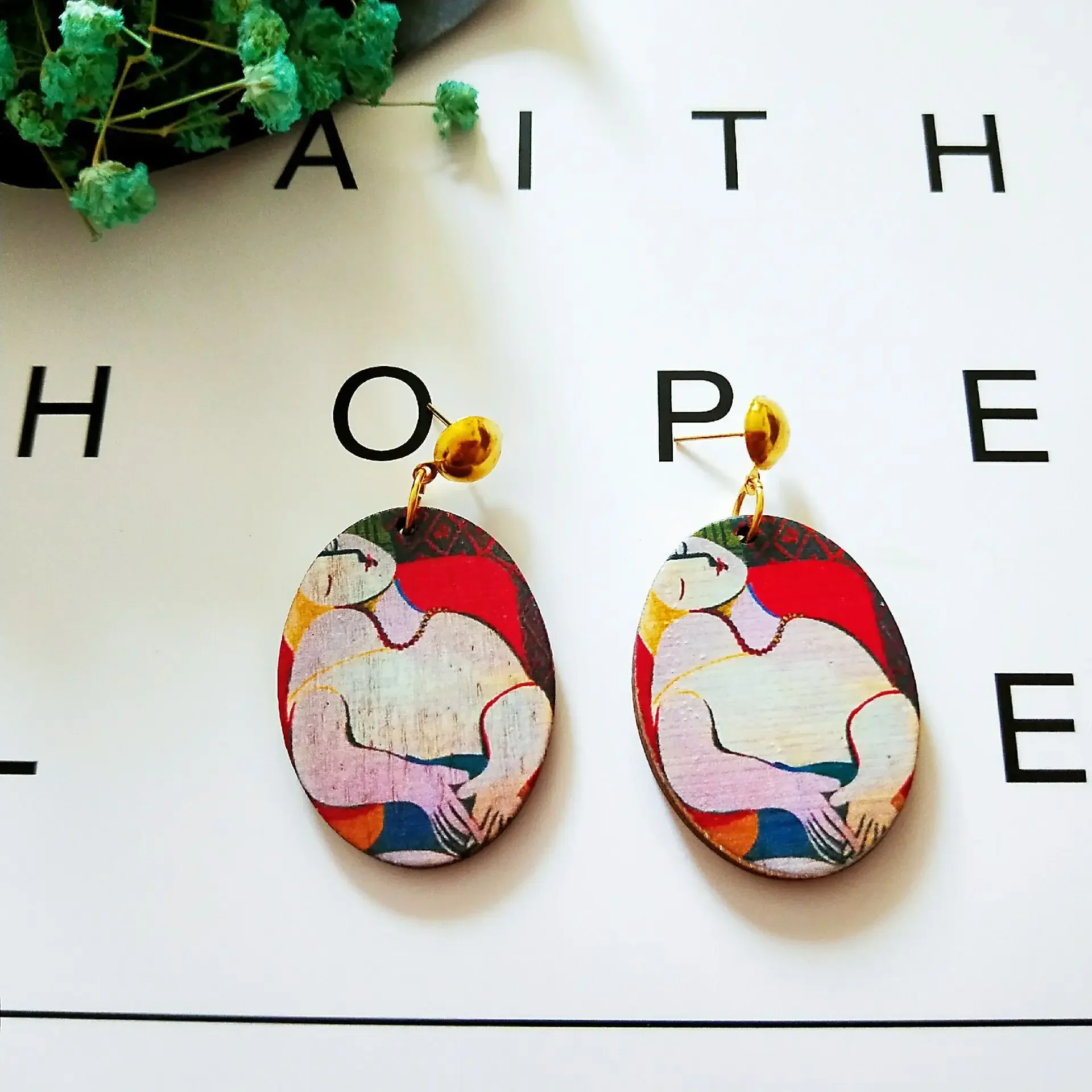 Vintage Renaissance Oil Painting Wood Earrings Girl Portrait Personalize Geometric Oval Wood Art Earrings for Woman Girl Jewelry