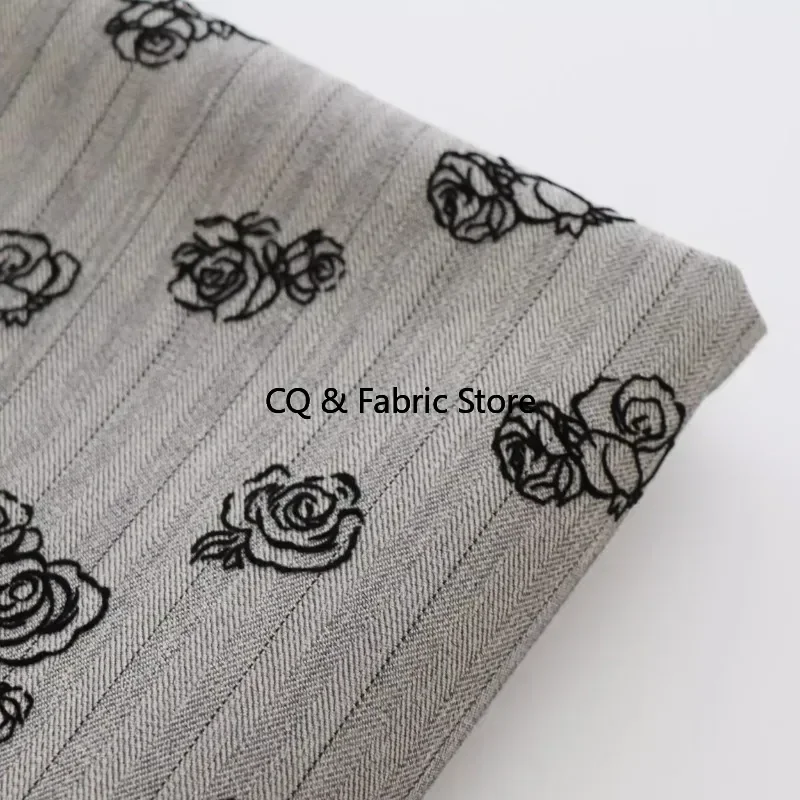

Флокированная ткань с розами для женской верхней одежды, костюм, платье, весенне-осенняя ткань для одежды, ткань ручной работы, швейные аксессуары