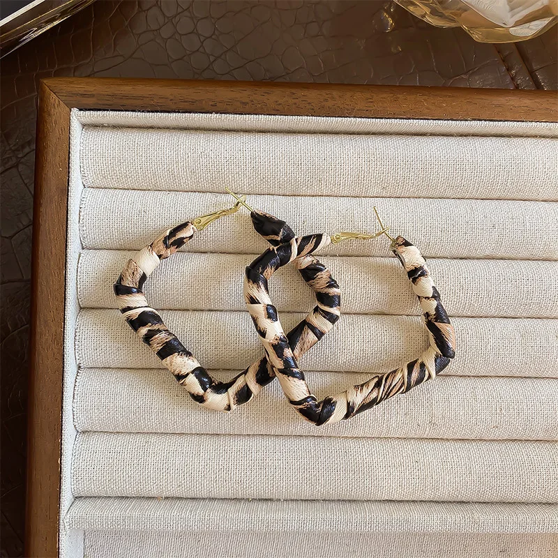 여성을위한 빈티지 맞춤형 레오파드 인쇄 귀걸이 패션 섹시한 기하학 귀걸이 캐주얼 파티 액세서리 쥬얼리 선물