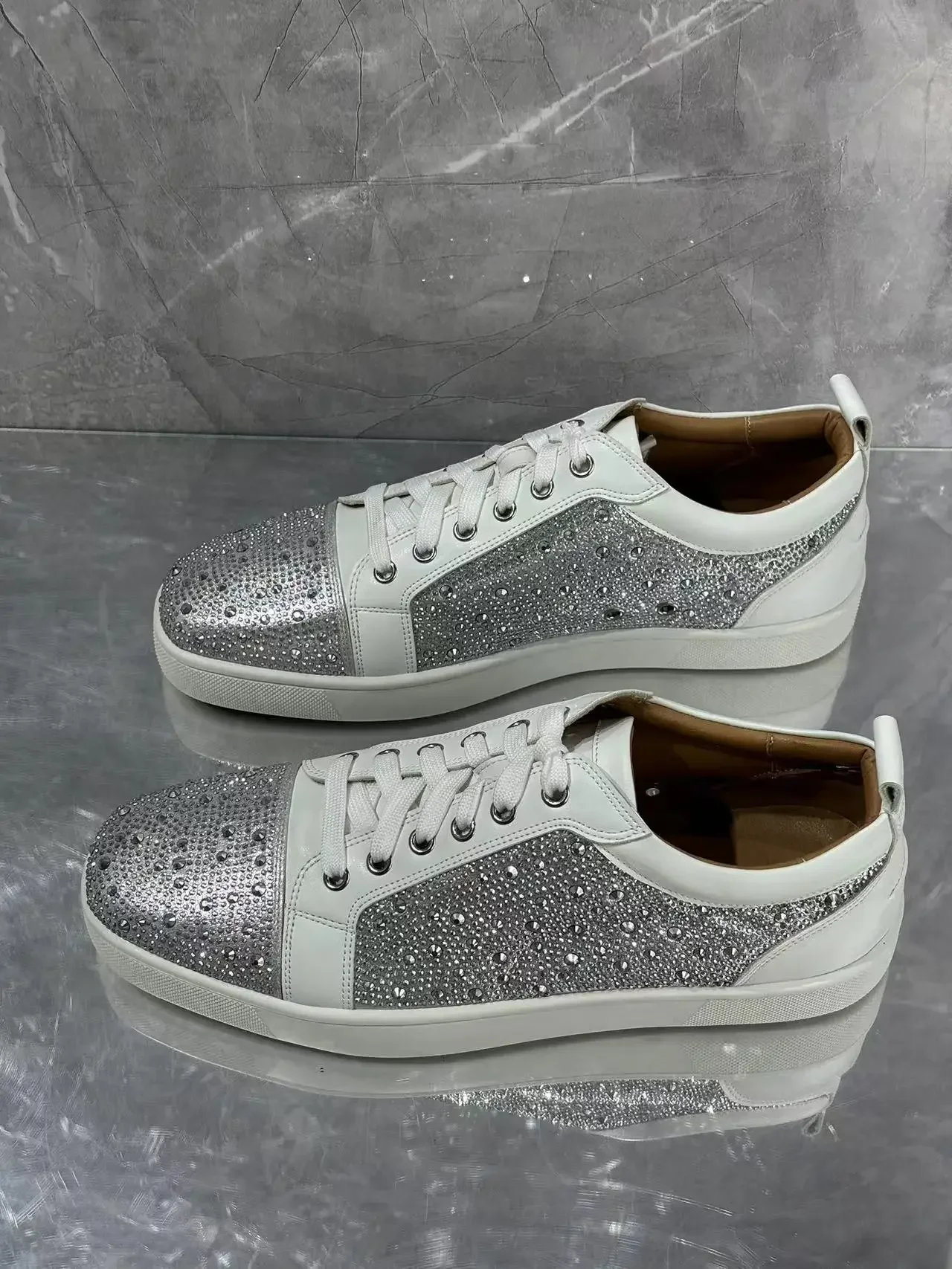 

Luxury Crystal Men's Rivet Comfortable Flat Heel Sliver Lace Up Shoes Male Spring Autumn Fashion Casual Leather Single Shoes