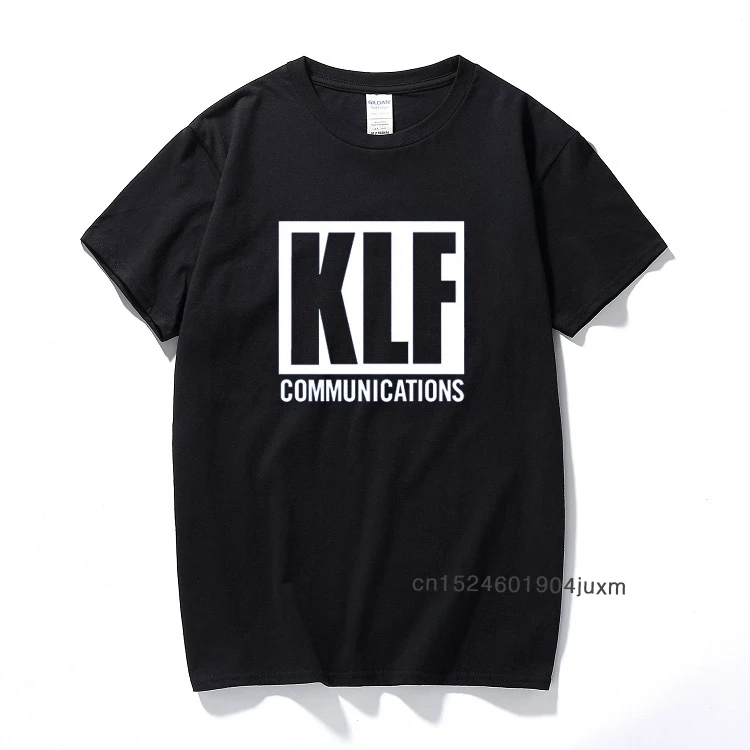 Il T-shirt KLF Communications Letter: Un Capo Essenziale per Chi Cerca Stile Autentico e Riconoscibilità
