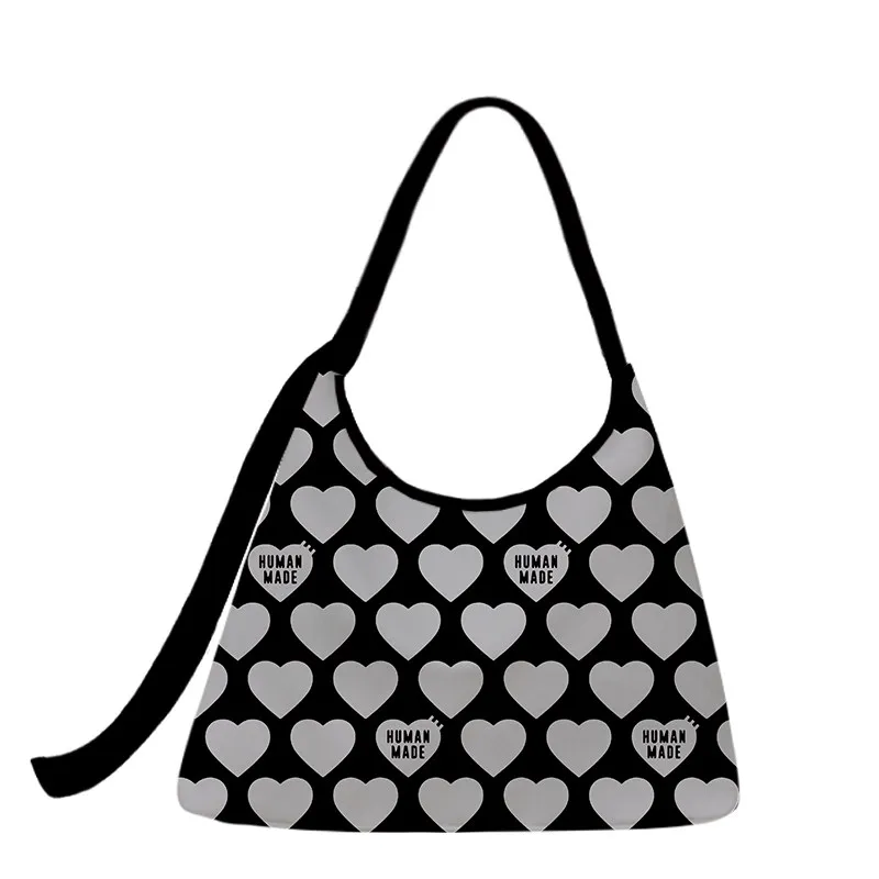 nuova-borsa-a-tracolla-a-mezzaluna-in-tela-con-cuore-per-uomo-e-donna-2026