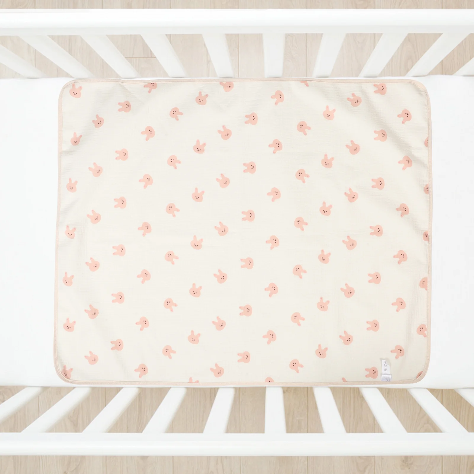 حصيرة تغيير حفاضات الأطفال المقاومة للماء وقابلة للغسل من القماش المجعد وسادة حفاضات محمولة لحماية ترطيب سرير السفر