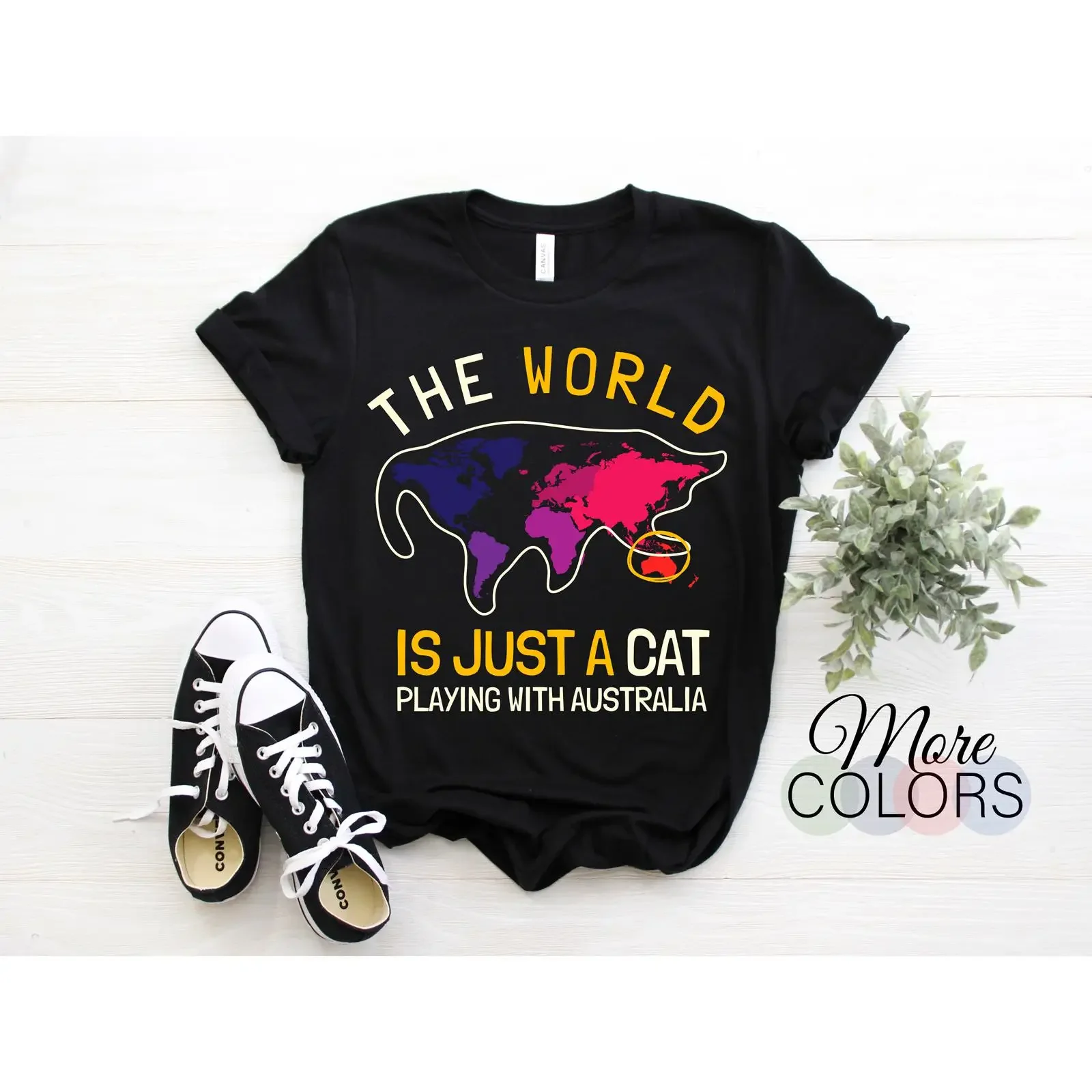 Le monde est juste un chat qui joue avec l'Australie – T-shirt drôle pour les amoureux de la géographie et de l'humour, pour enfants, style vintage délavé et extensible