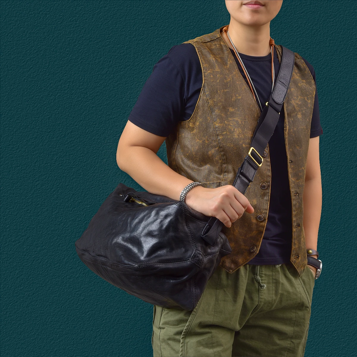 Leisure sports luxury First layer cowhide men's crossbody bag outdoor sports fitness genuine leather large-capacity shoulder bag