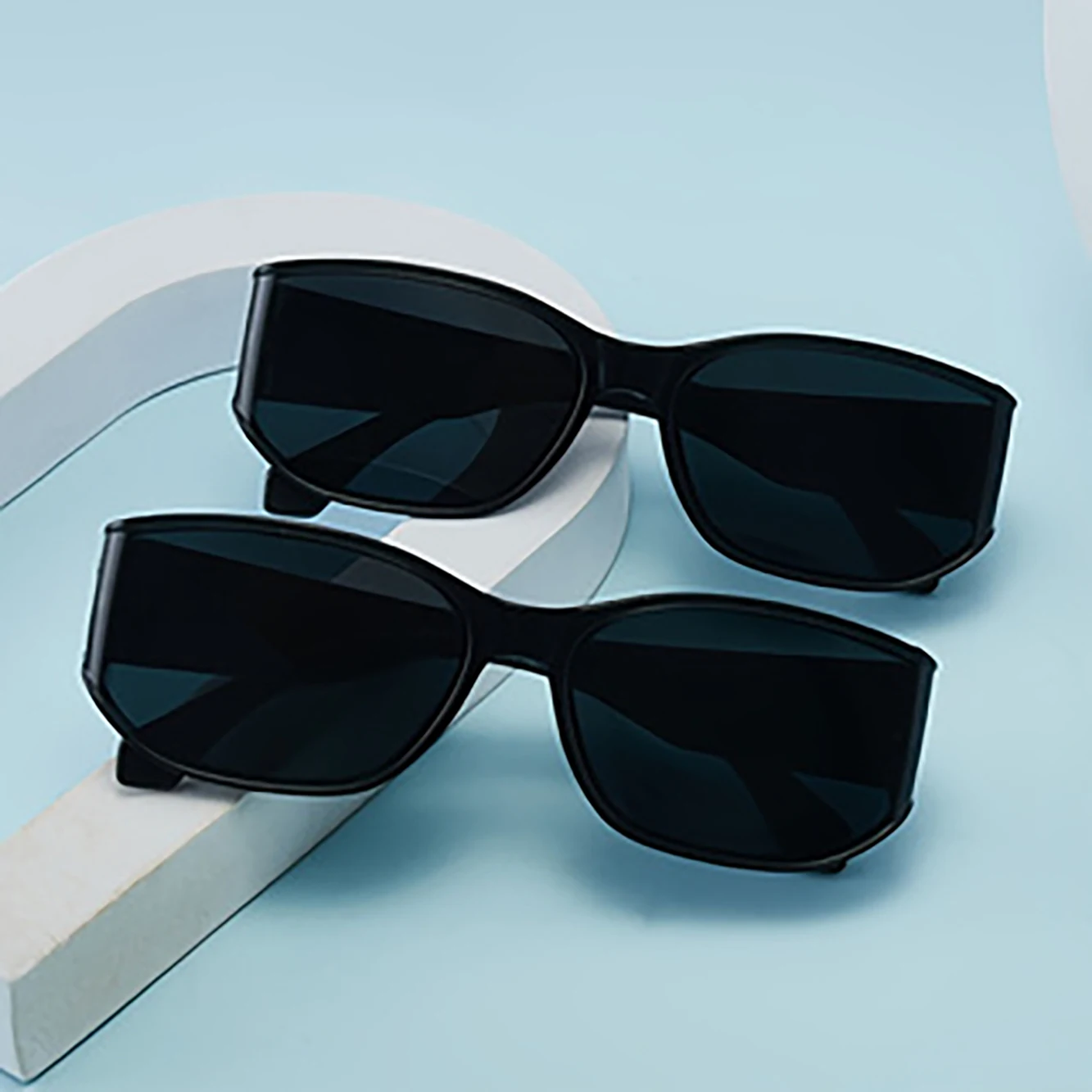 2 Paar modische, minimalistische Cat-Eye-Damenbrillen mit hochwertigem, geschwungenem Design; vielseitiger Trendsetter; ein Must-Have für SM.
