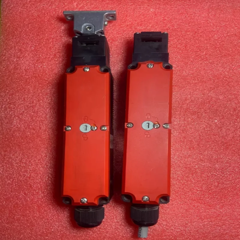 

Совершенно новый оригинальный защитный выключатель TP4-4121C024m