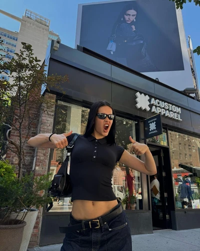 Imagen 2 del producto Camiseta negra con cuello polo, corte ajustado y sexy, top corto de verano para mujer