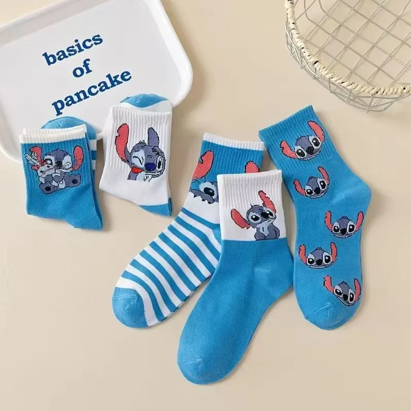 Aleatório 2 pares disney stitch algodão quente esportes meias femininas outono inverno dos desenhos animados meias de tubo médio feminino