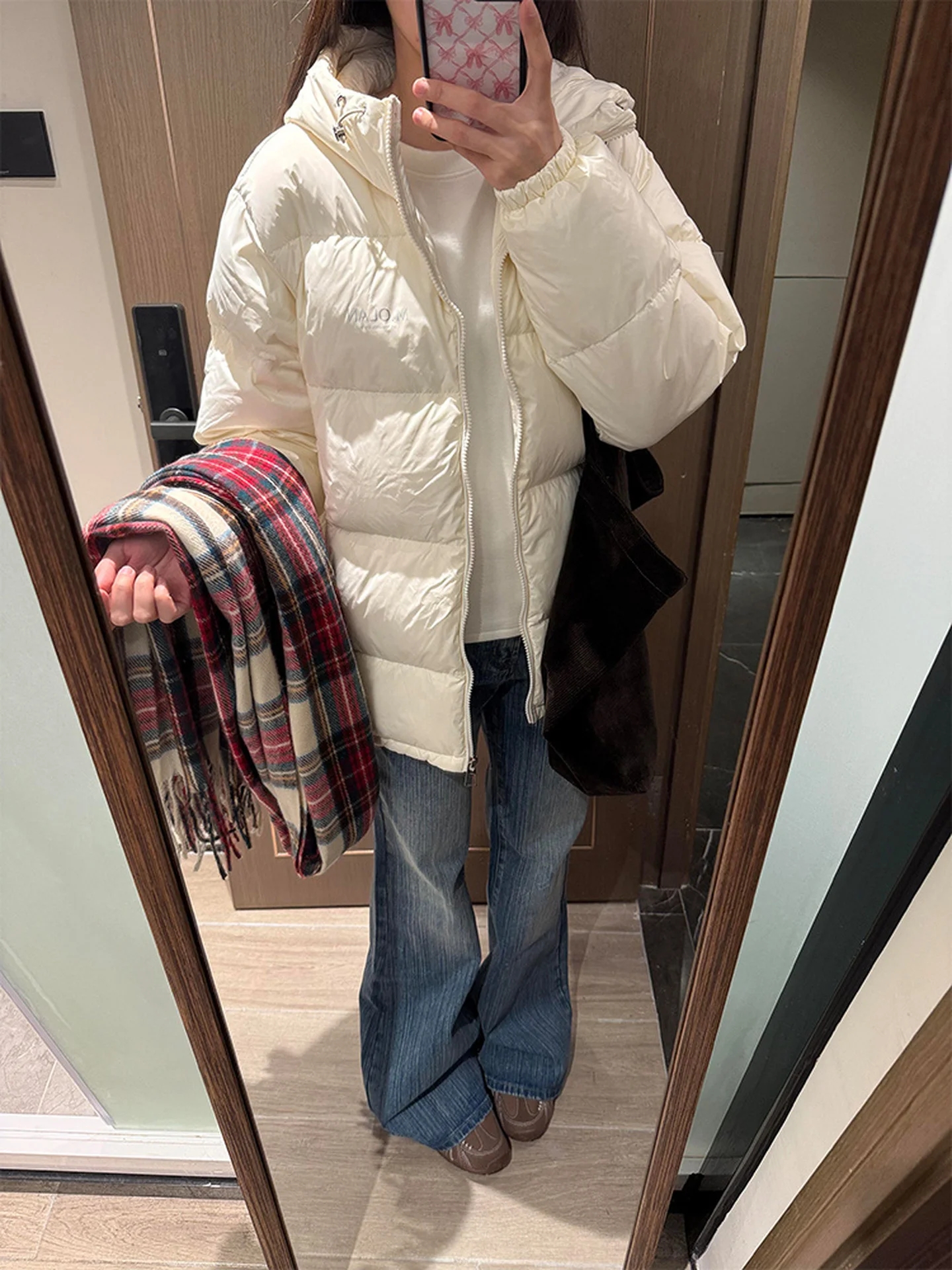 กางเกงยีนส์ทรงตรงเอวสูงสไตล์วินเทจสีน้ำเงินสำหรับผู้หญิงไซส์ใหญ่ รุ่นใหม่สำหรับฤดูใบไม้ร่วงและฤดูหนาว ทรงขากว้างขายาว ทรงเข้ารูป