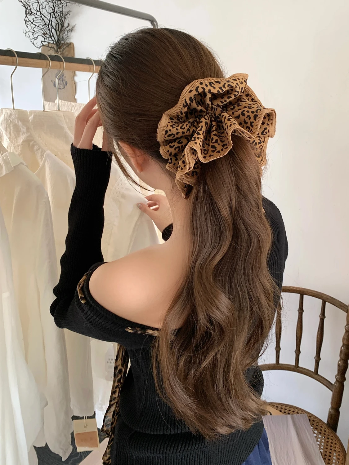1 Stück stilvoller doppellagiger großer Haargummi mit Leopardenmuster, hochwertiges Haargummi für niedrige Pferdeschwänze und Dutts, vielseitiger Herbst und Winter