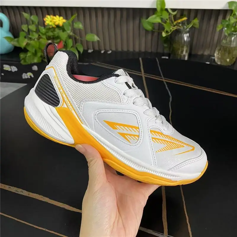 

Classic Brand Professional Table Tennis Shoe Comfortable Anti Slip Gym Badminton Shoe Designer Soft Bottom Badminton Training