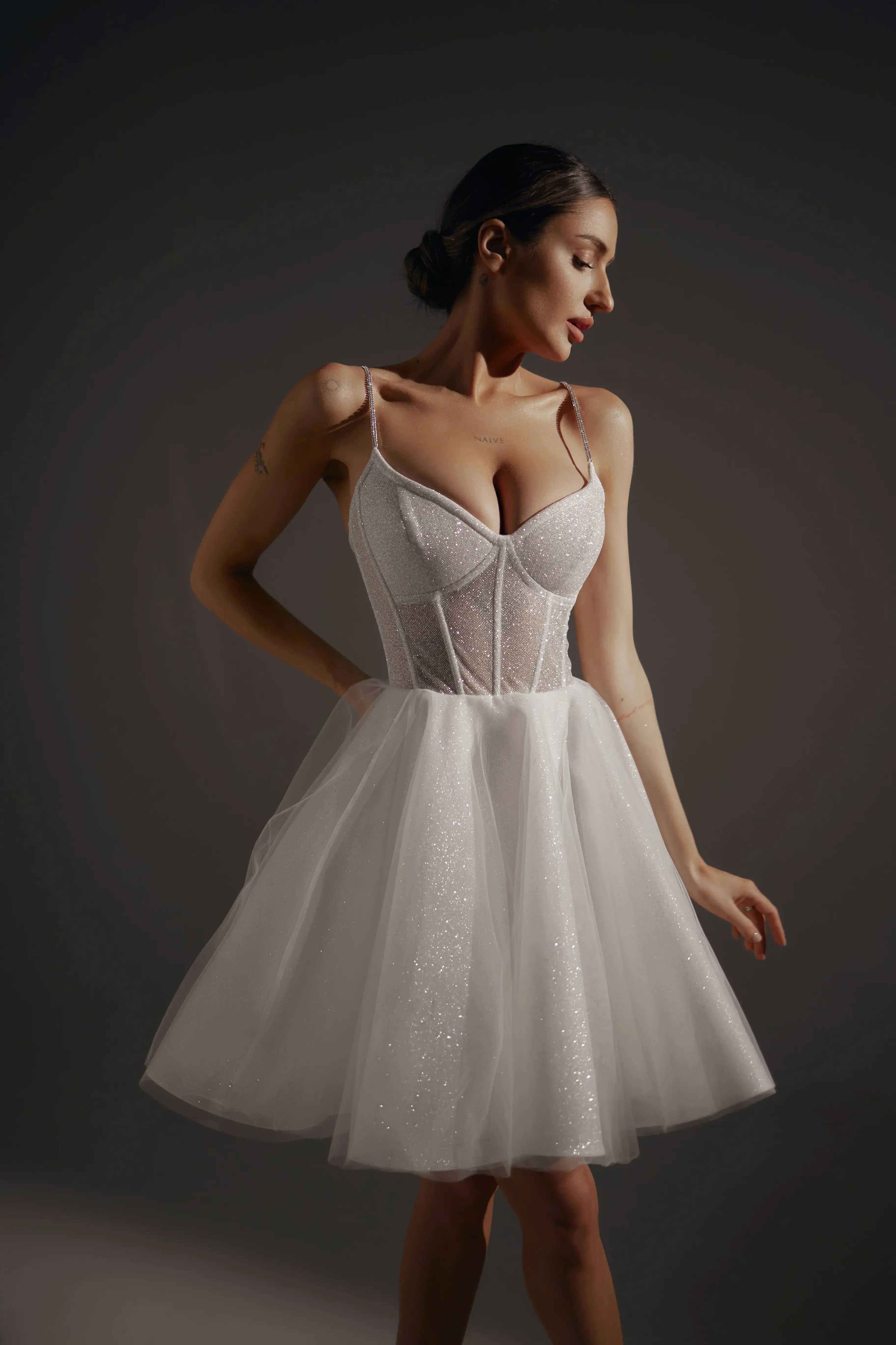 Lakshmigown Glitzerndes A-Linien-Mini-Hochzeitskleid 2027 Perlen Tüll Kurze Boho-Hochzeitskleider V-Ausschnitt Maßanfertigung – Detail 5