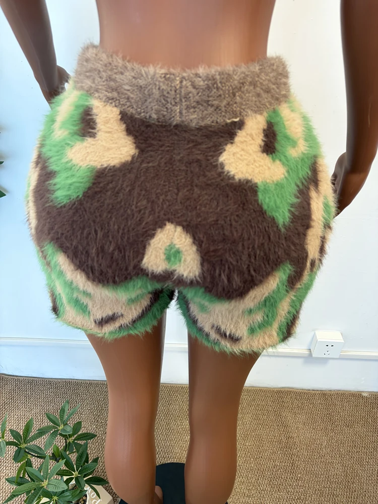 Modische Flauschige Fell-Camo-Shorts Damenkleidung Hochgeschnittene Kordelzug Mittellange Kurze Hosen Frühling Neue Damen Streetwear Unterteile – Detail 8