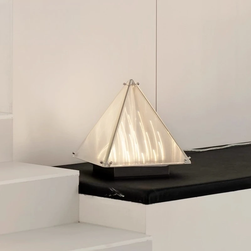 

Стеклянный современный простой прикроватный светильник для спальни, гостиной, пирамида, торшер