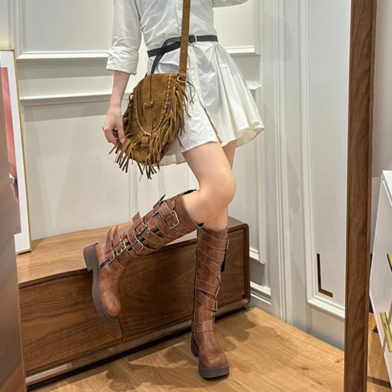 موضة الأحذية النسائية أحذية عالية اتسعت النمط الغربي الأحذية حزام مشبك المرأة بنطال جلدي الأحذية بوتاس موهير الصعوبة تروبي ЖENСыыыыы