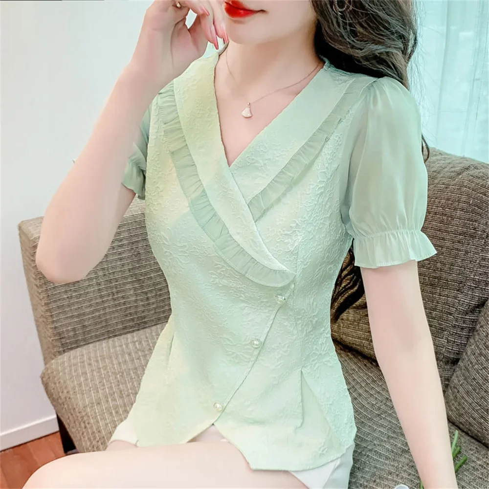 بلوزة نسائية أنيقة مكشكشة بأزرار غير متماثلة ملابس نسائية لصيف 2025 بلوفرات غير رسمية جديدة قمصان مكتب للسيدات