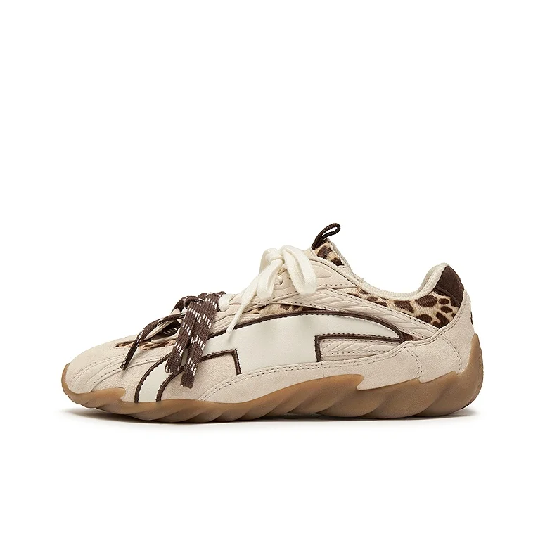 Champion Low top Casual Shoes Women's Linen/Baroque Brown U6AFCRW06S5