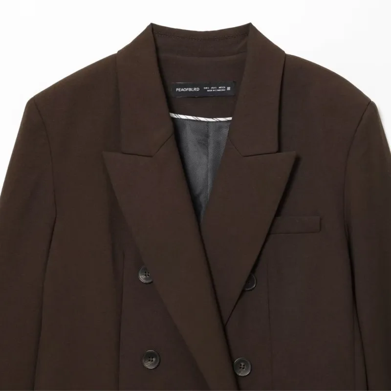 ชุดเซ็ตผู้หญิง กางเกงเอวสูง แจ็คเก็ตสีดำทรงตรงติดกระดุมสองแถว พร้อมแผ่นเสริมไหล่ กางเกงขายาวทรงตรง ชุดลำลองสำหรับผู้หญิง