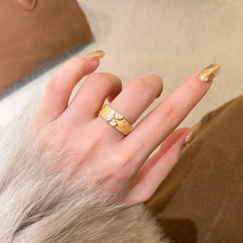 Women Retro Wide Band Ring Butterfly Pear‑cut Zircon Inlay Textured Matte Gold Finger Ring Vintage Party Fine Jewelry