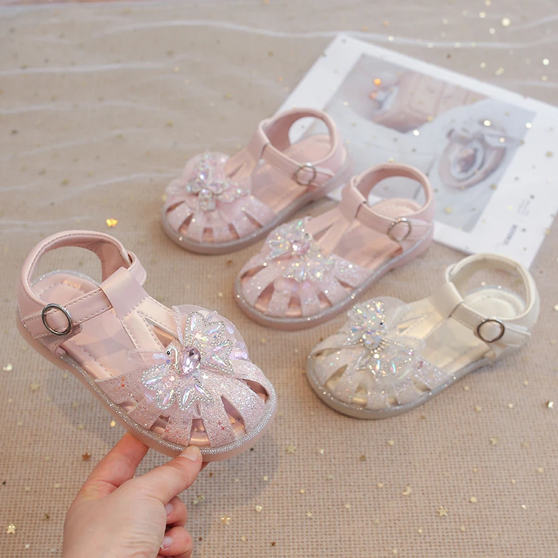 

Girls Princess Leather Sandals 2026 New Summer Kid Ankle Strap Crystal Sandals Soft Sole Trendy Elegant Party Outdoor Daily Wear
