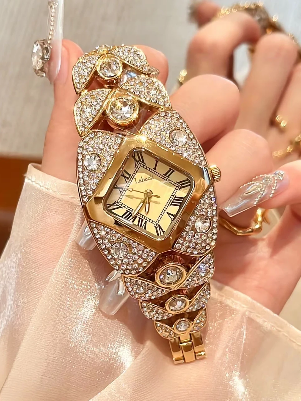 Relógio feminino elegante, relógio de pulseira elegante e personalizado, relógio de quartzo feminino moderno e estiloso, presente feminino