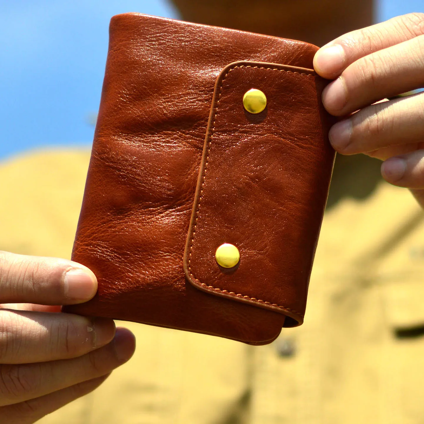 AETOO Leather retro lady's wallet with multiple compartments, featuring a combined cash card holder and small bag for easy organ