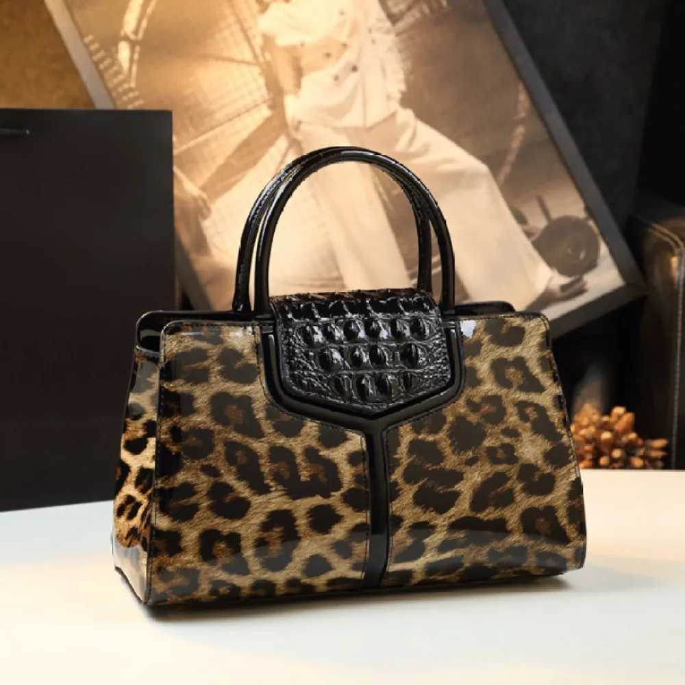 

2026 New Genuine Leather Crocodile Pattern Clutch Bag Leopard Print Shoulder Crossbody Bag Versatile Mother Purse