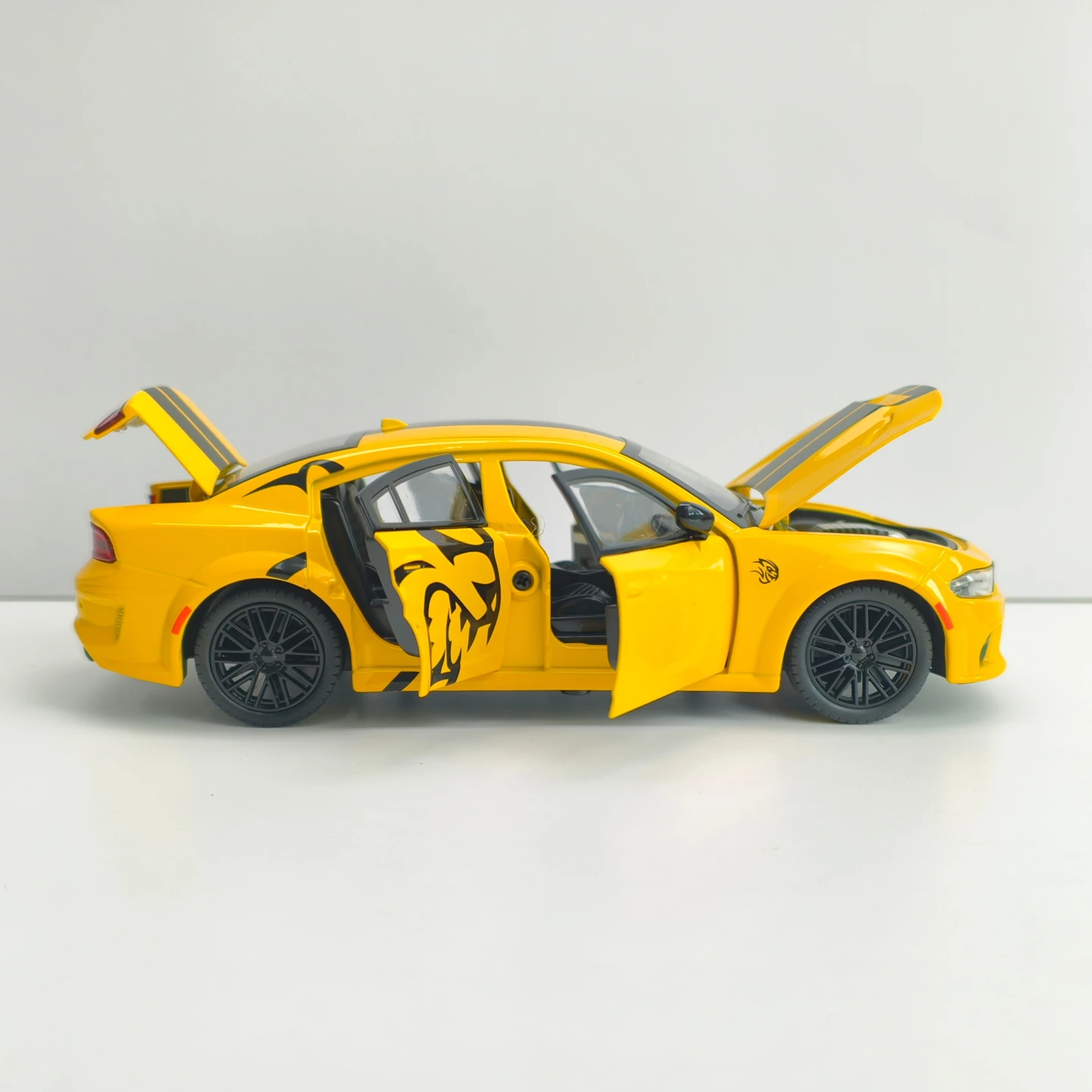 1: 24 simulation Dodge Hellcat SRT modified alloy car model, doors and engine hood, trunk can be opened with sound and light