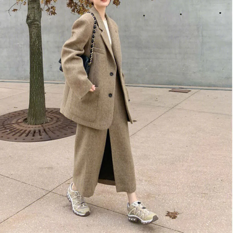 Ropa de otoño e invierno de estilo de alta gama que combina con un conjunto completo de chaqueta de traje de lana para mujer rica vestido de dos piezas para mujer