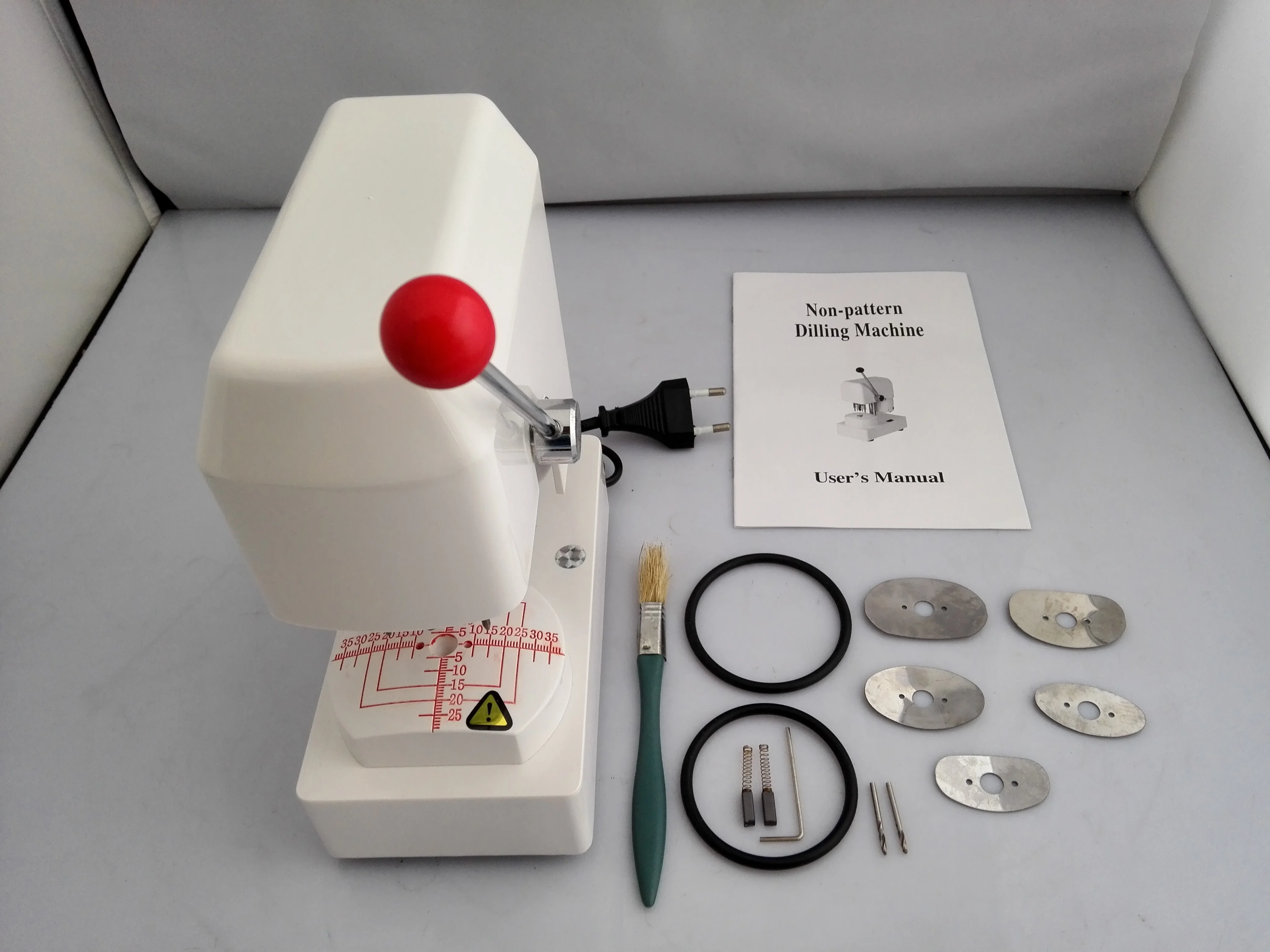 

CP-10C Eyeglass lenses template drilling machine, three-hole mechanism molding machines, optical shop equipment