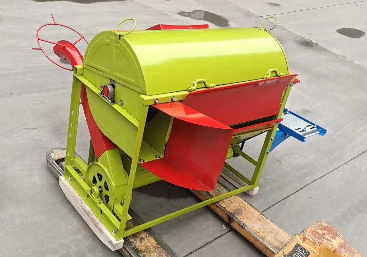 Manufacturer's high-efficiency agricultural machinery equipment mini rice thresher