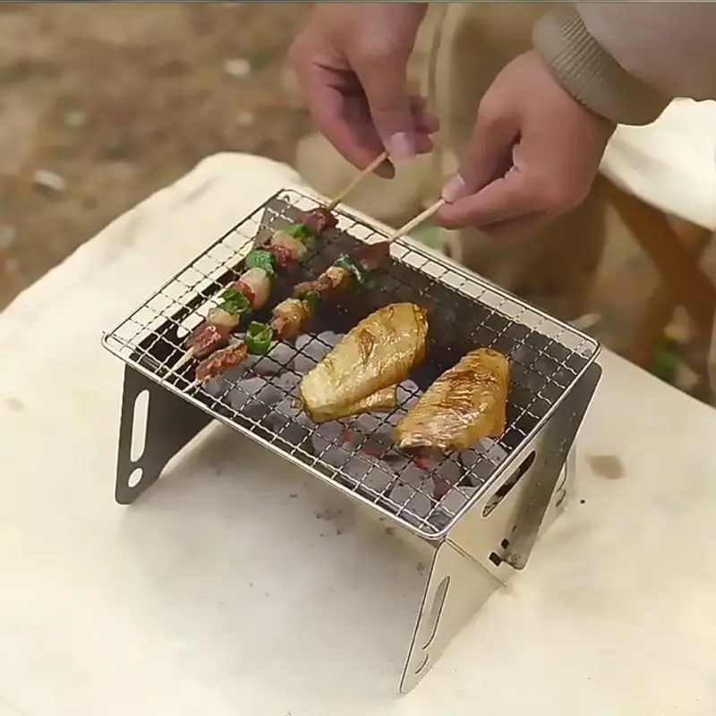 موقد خشبي صغير خفيف الوزن قابل للطي من الفولاذ المقاوم للصدأ في الهواء الطلق، شواية شواء محمولة للتخييم والطهي والتدفئة.