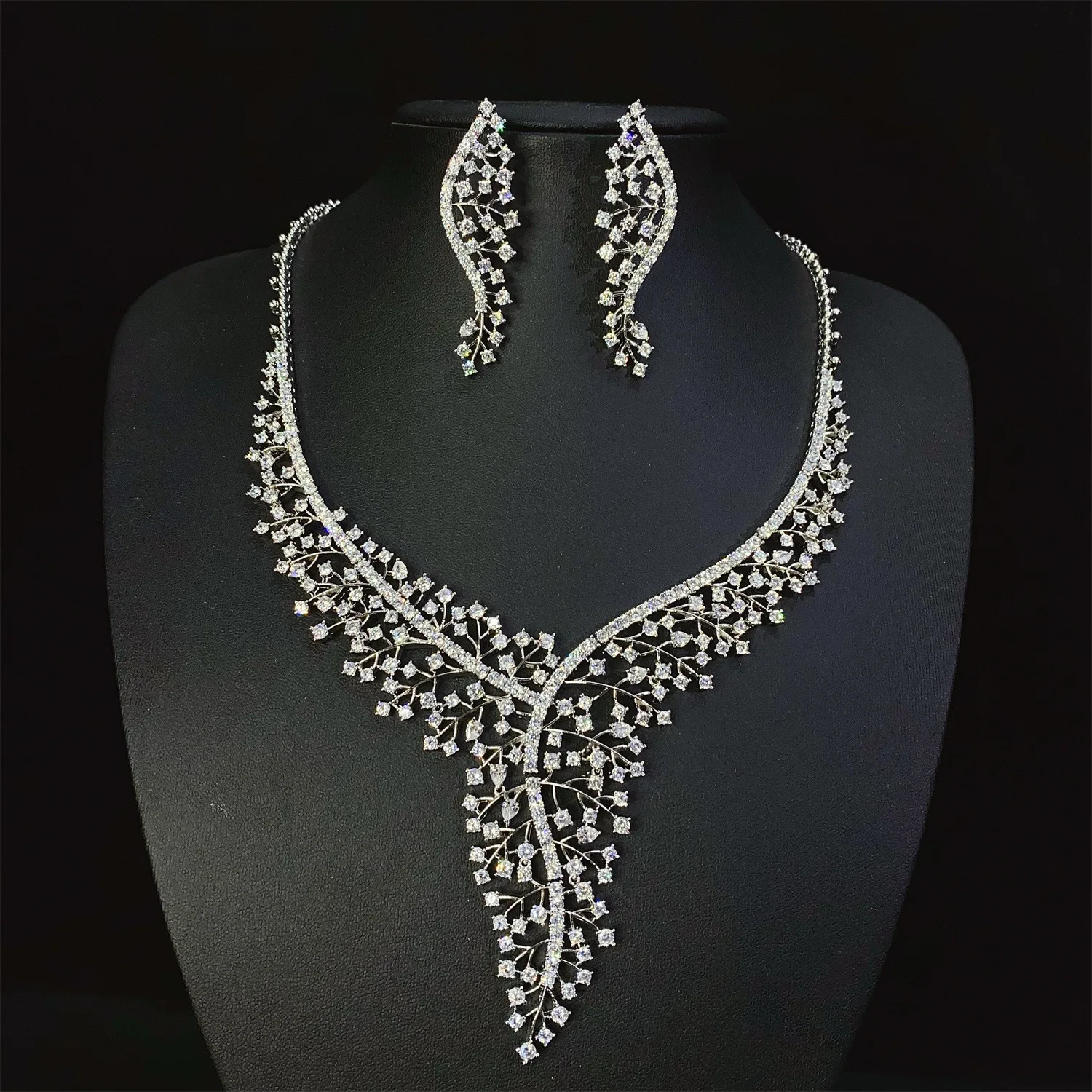 HIBRIDE Light luxury exquisite leaf shape heartbeat necklace earrings women's jewelry set Dubai travel host wedding gift S-884