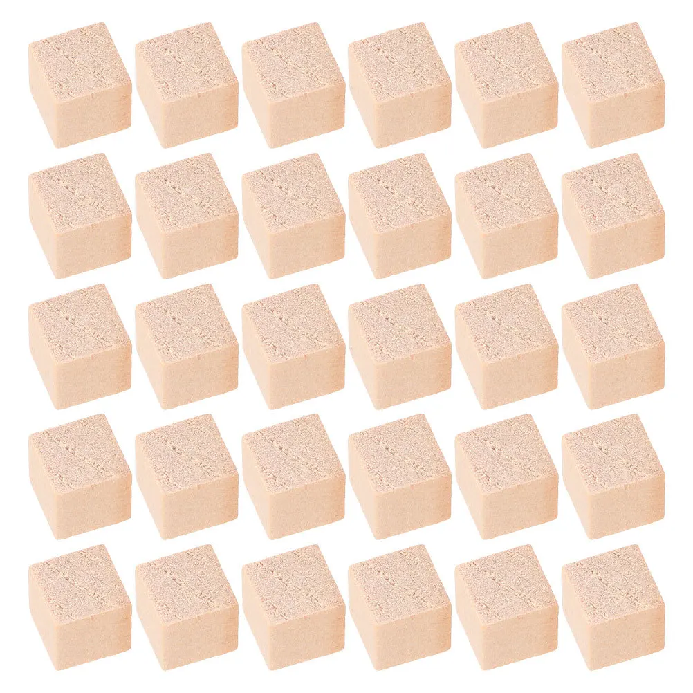 50個の松の木ブロック ミニ未完成の空白の正方形の木製キューブ 工芸品 教育DIYプロジェクト 子供の創造的発達用