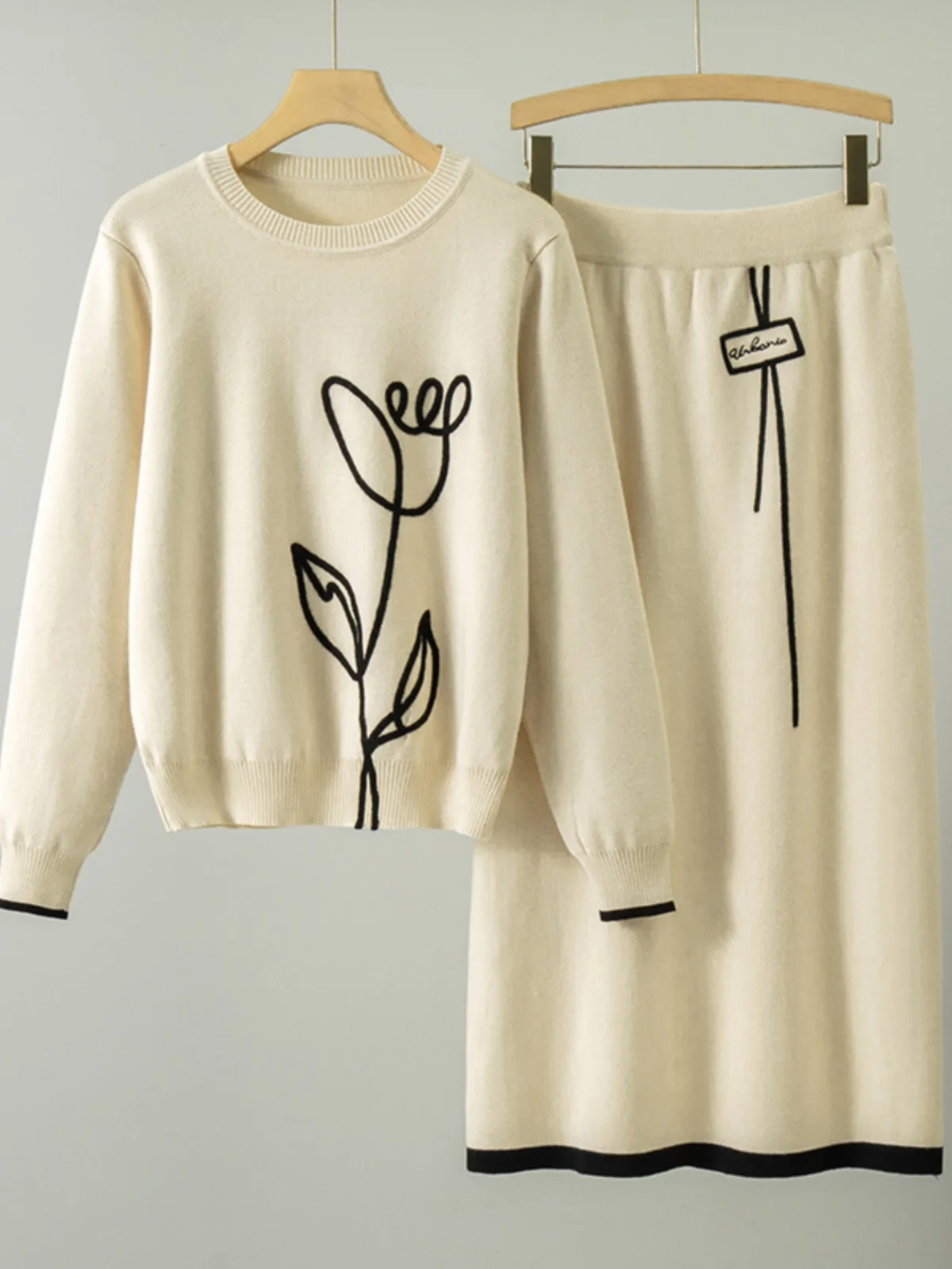 

Spring 2025 Women's round Ne Embroidered Base Layer Sweater Slimming High Waist Skirt Faionable Ensemble