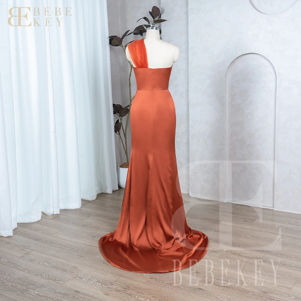 BEBEKEY バーントオレンジサテン ワンショルダー ブライズメイドドレス カスタマイズされたエレガントなウェディングパーティードレス ロングフォーマル女性用服装